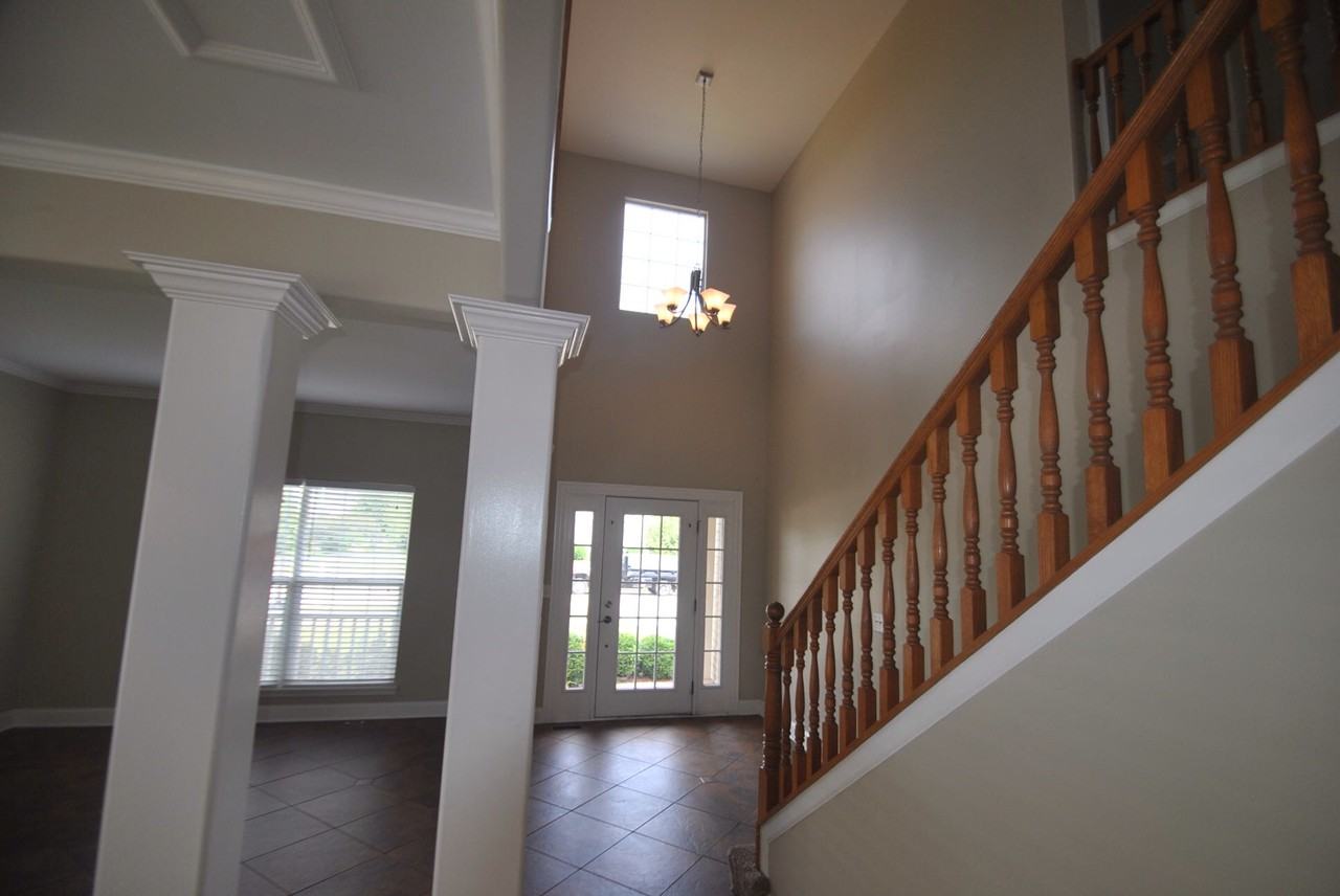 10721 Nantucket Ln - Photo 2 of 11