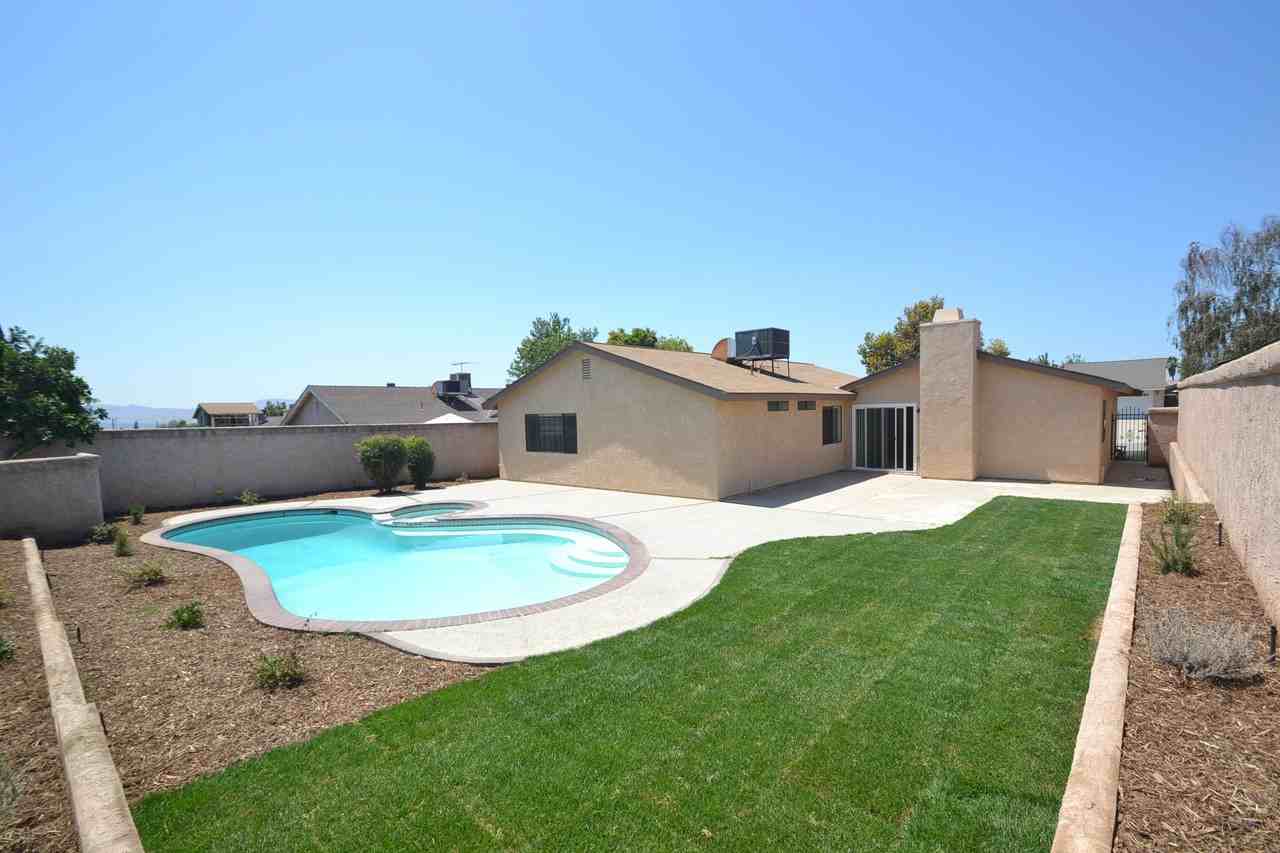 1749 Seine Ave N - Photo 2 of 8