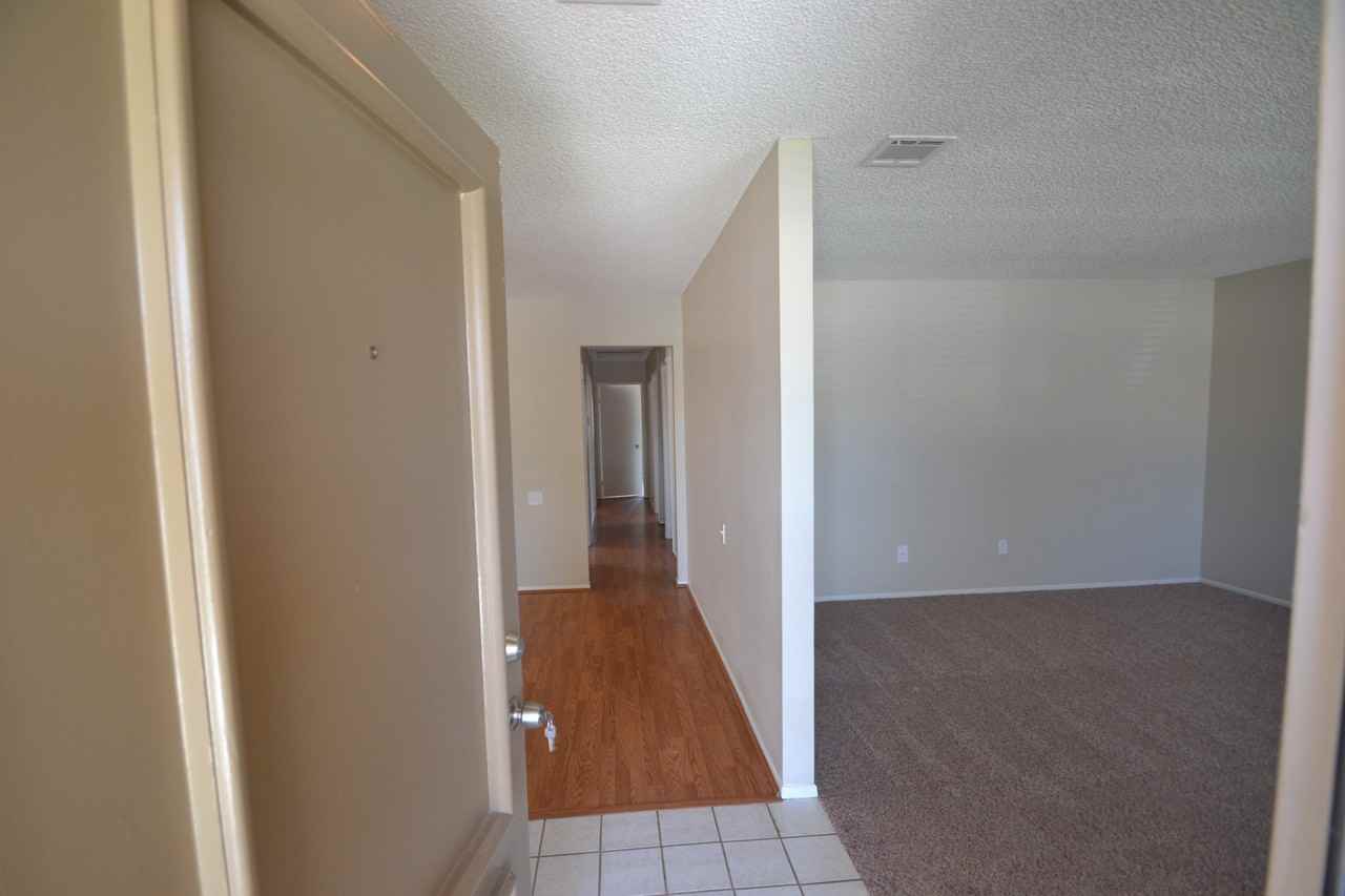 1749 Seine Ave N - Photo 3 of 8