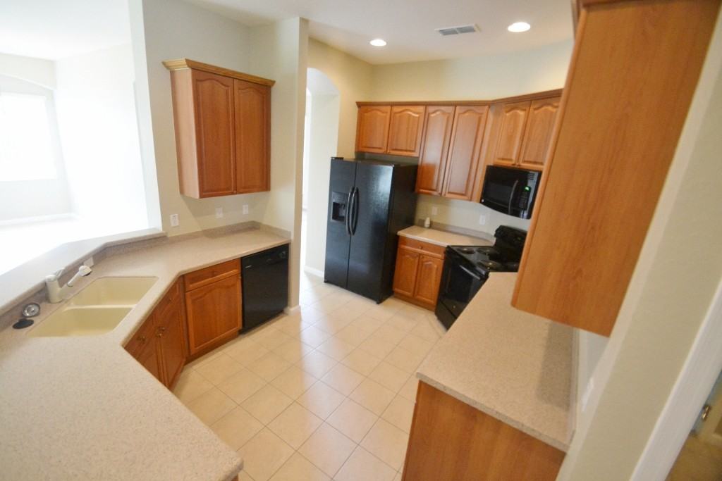 2874 Oconnell Dr - Photo 2 of 10