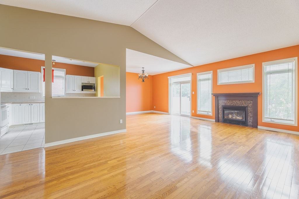 104 Bartlett Private - Photo 6 of 30