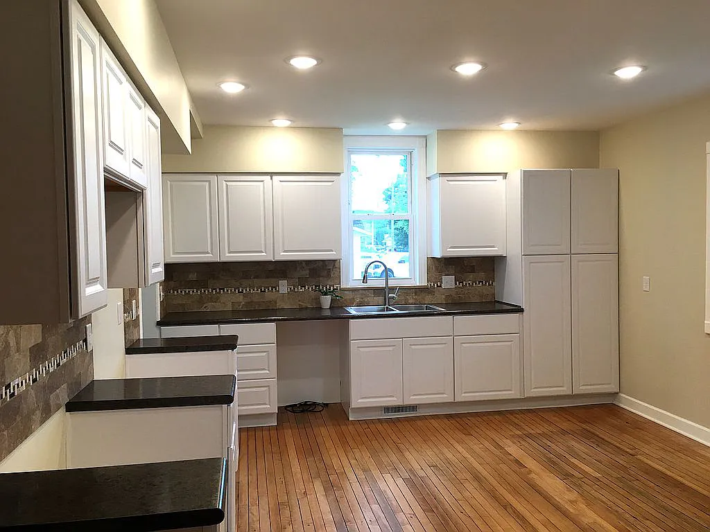 109 Washington St - Photo 2 of 10