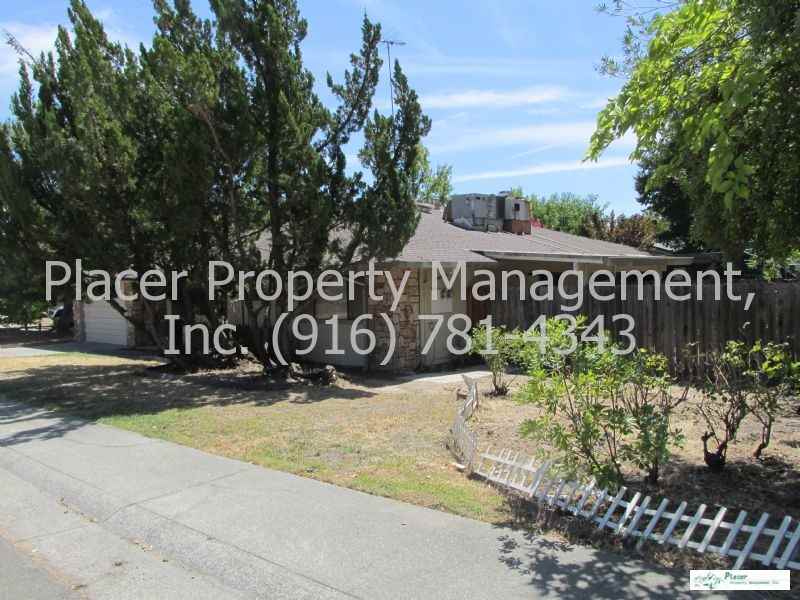 1048 Treasure Ln - Photo 2 of 10