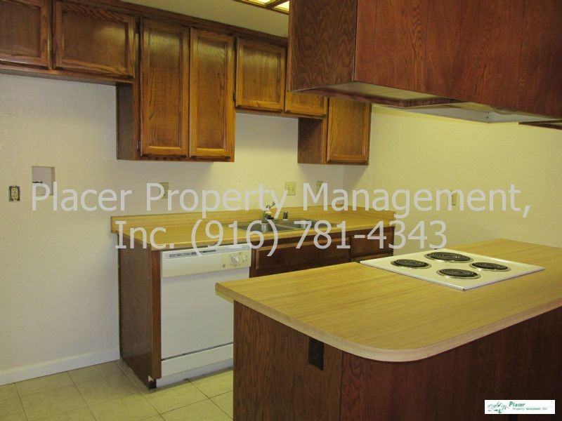 1048 Treasure Ln - Photo 3 of 10