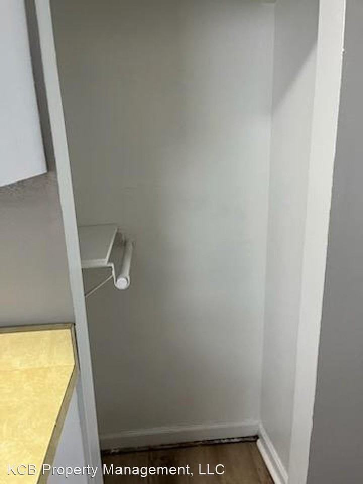 703  A &  B / 705 South Courtland Avenue - Photo 2 of 5