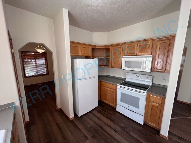 3794 Ne Fairview Lake Way - Photo 4 of 26