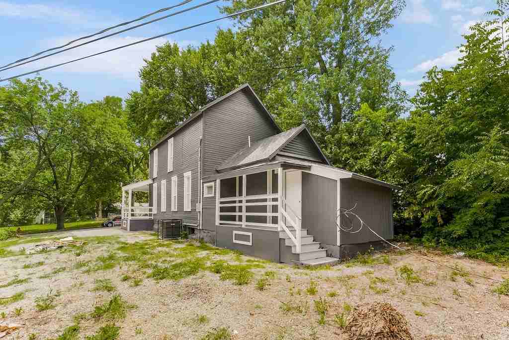 2612 E 10th St - Photo 2 of 29