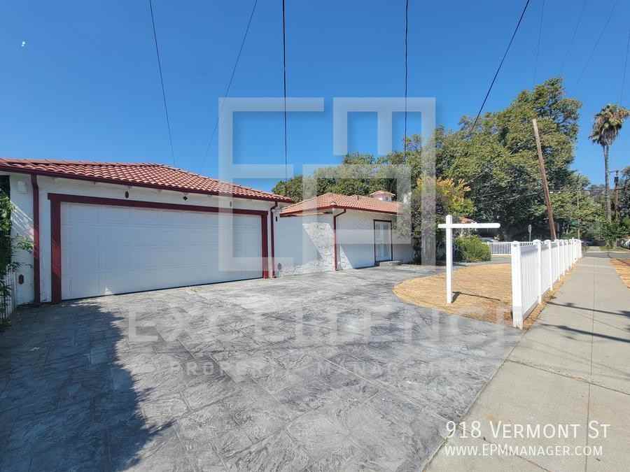 918 Vermont St - Photo 2 of 16