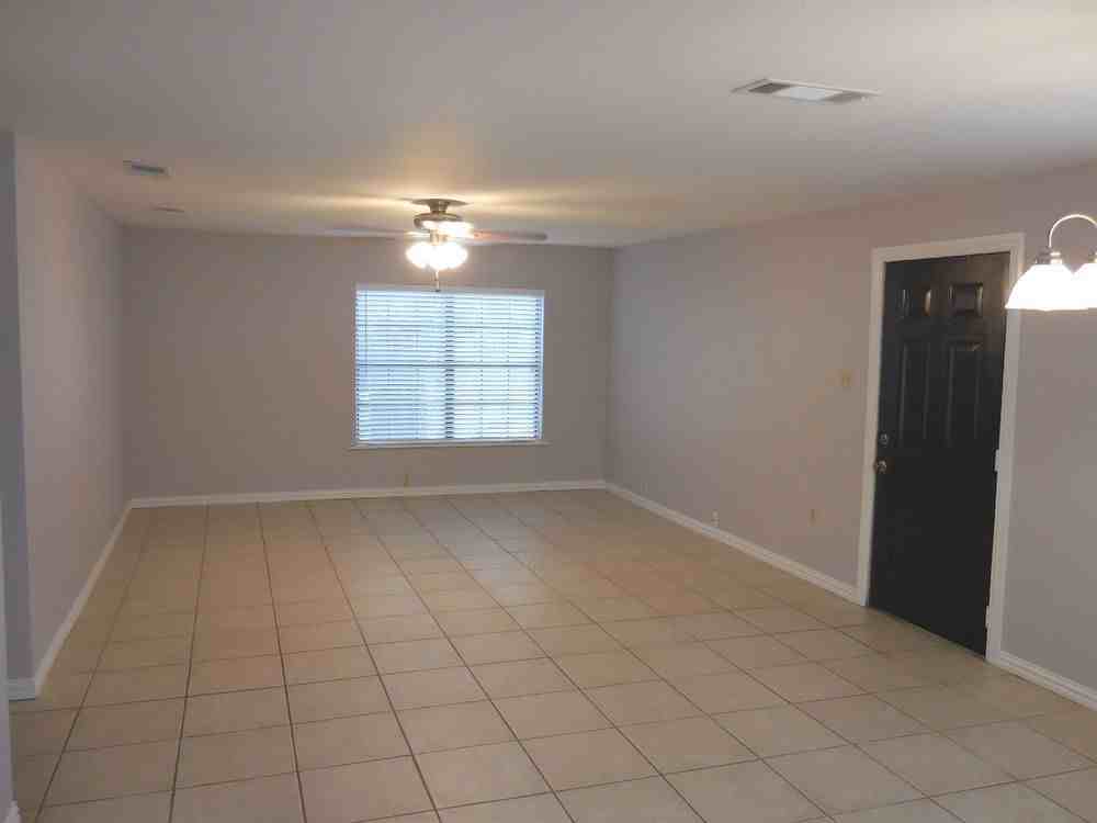 714 N Ruddell St - Photo 3 of 5