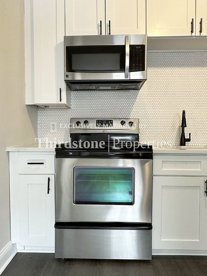 3347 Phyllis St - Photo 3 of 21