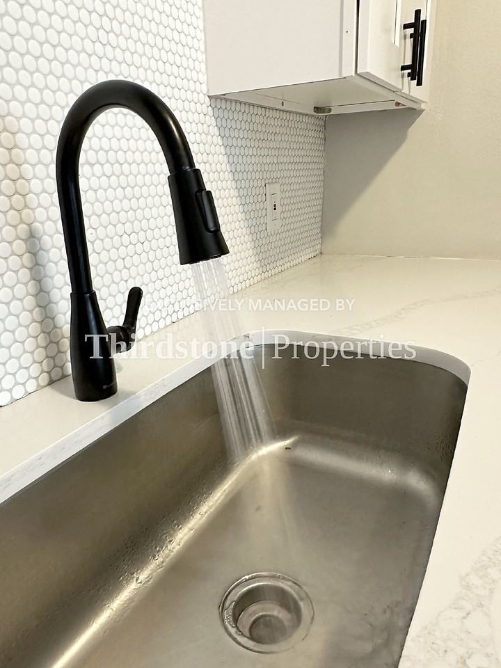 3347 Phyllis St - Photo 5 of 21