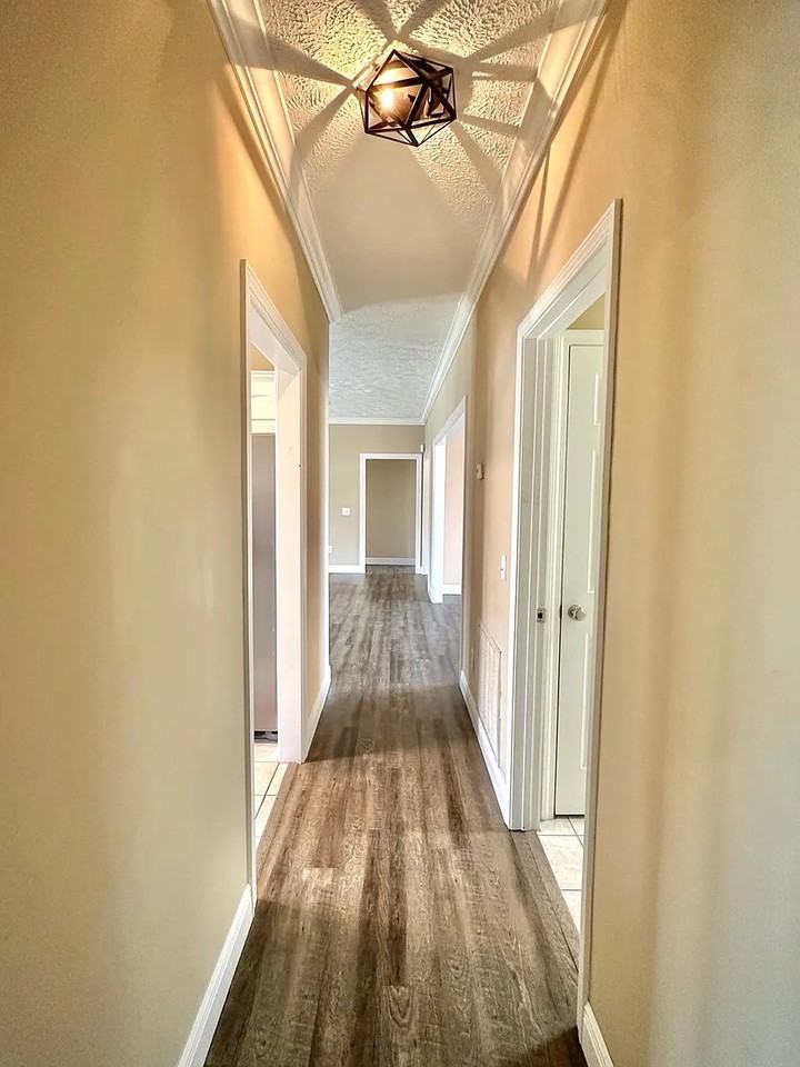 1305 Sutherland Ct #NA - Photo 3 of 7