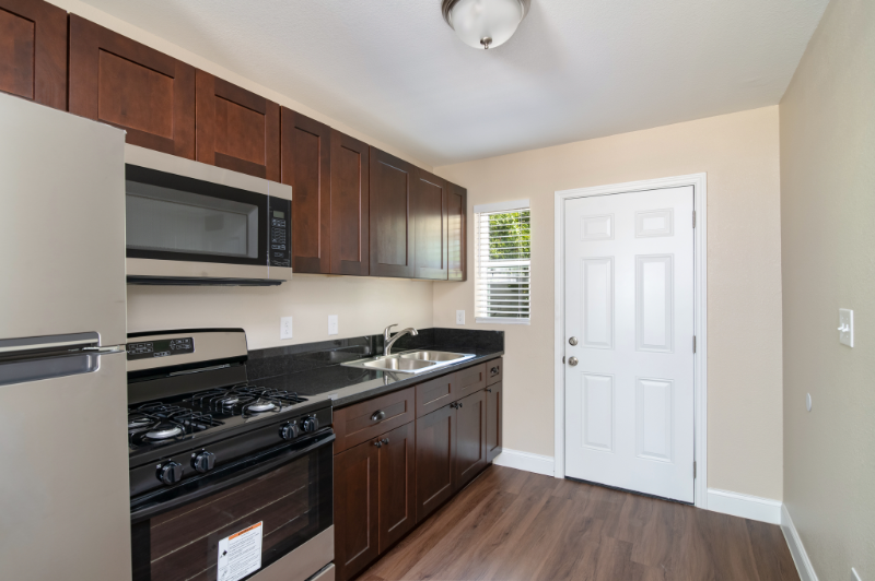 1900 Melrose St - Photo 4 of 11