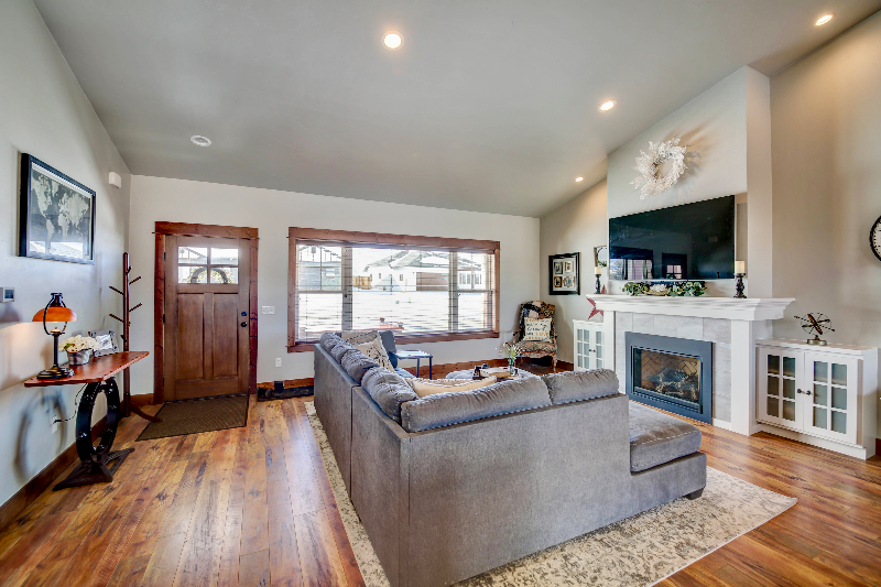 1008 Meriwether Dr E - Photo 2 of 18