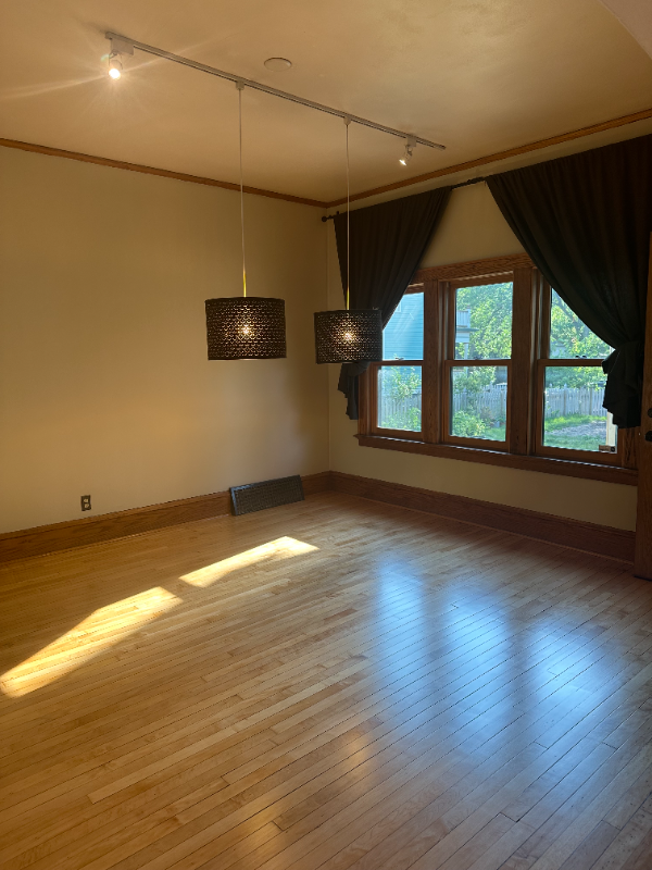 129 W Lloyd St #129 - Photo 2 of 11