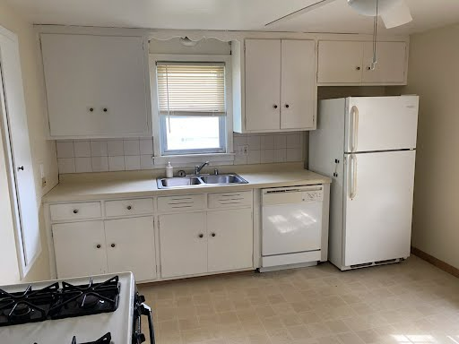 1321 Manitoba Ave Uppr - Photo 2 of 7