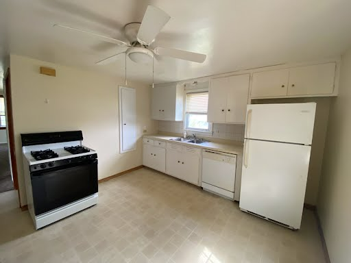 1321 Manitoba Ave Uppr - Photo 3 of 7