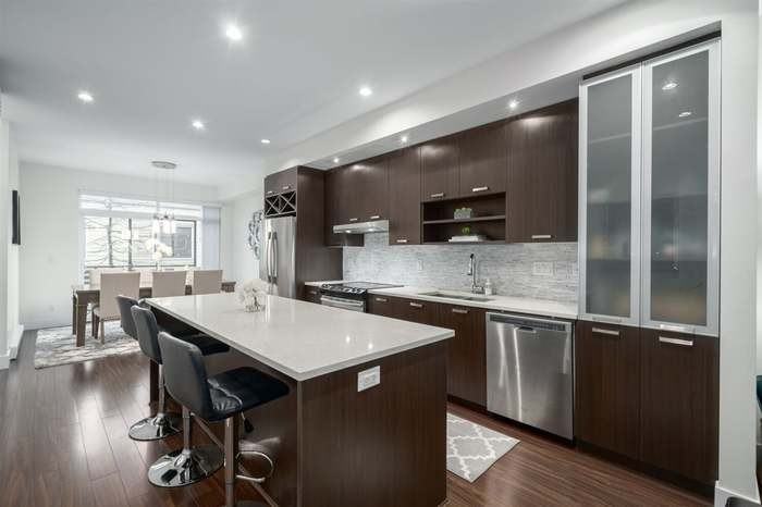 9989 Barnston Drive East - Photo 3 of 13