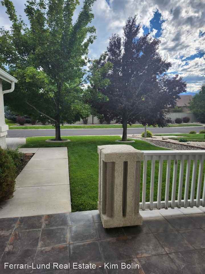 10425 Arbor Way - Photo 2 of 12