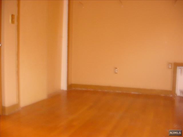 403 Elm Ave - Photo 2 of 6