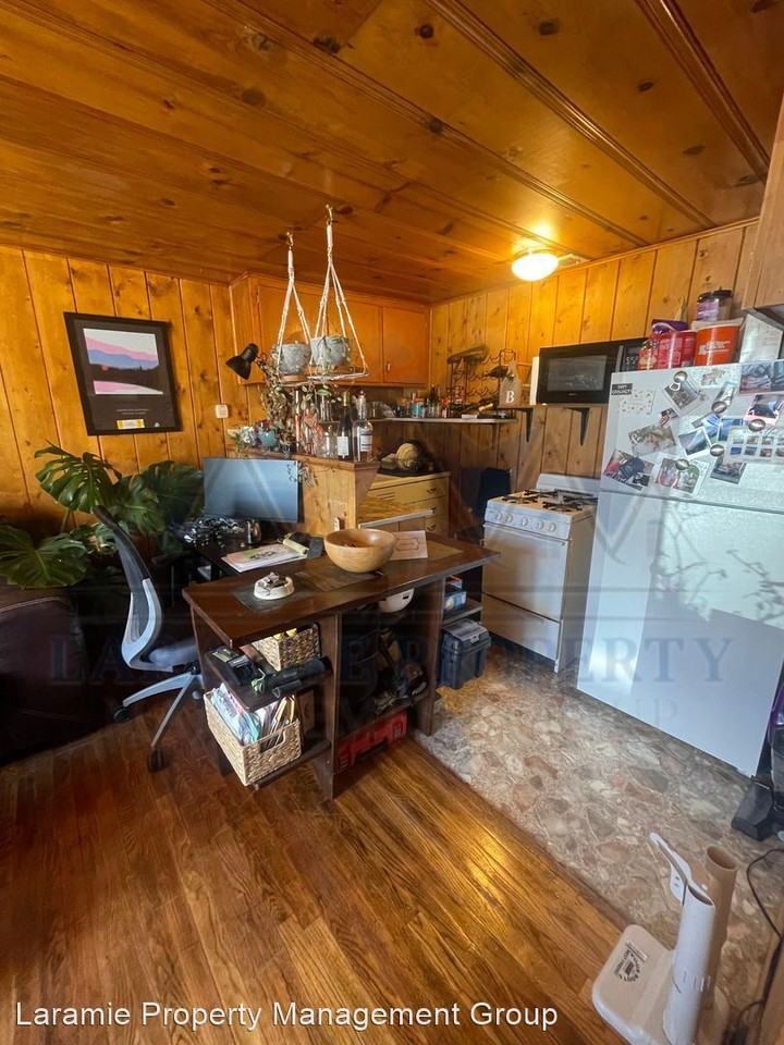 407 S 5th St - Photo 3 of 10