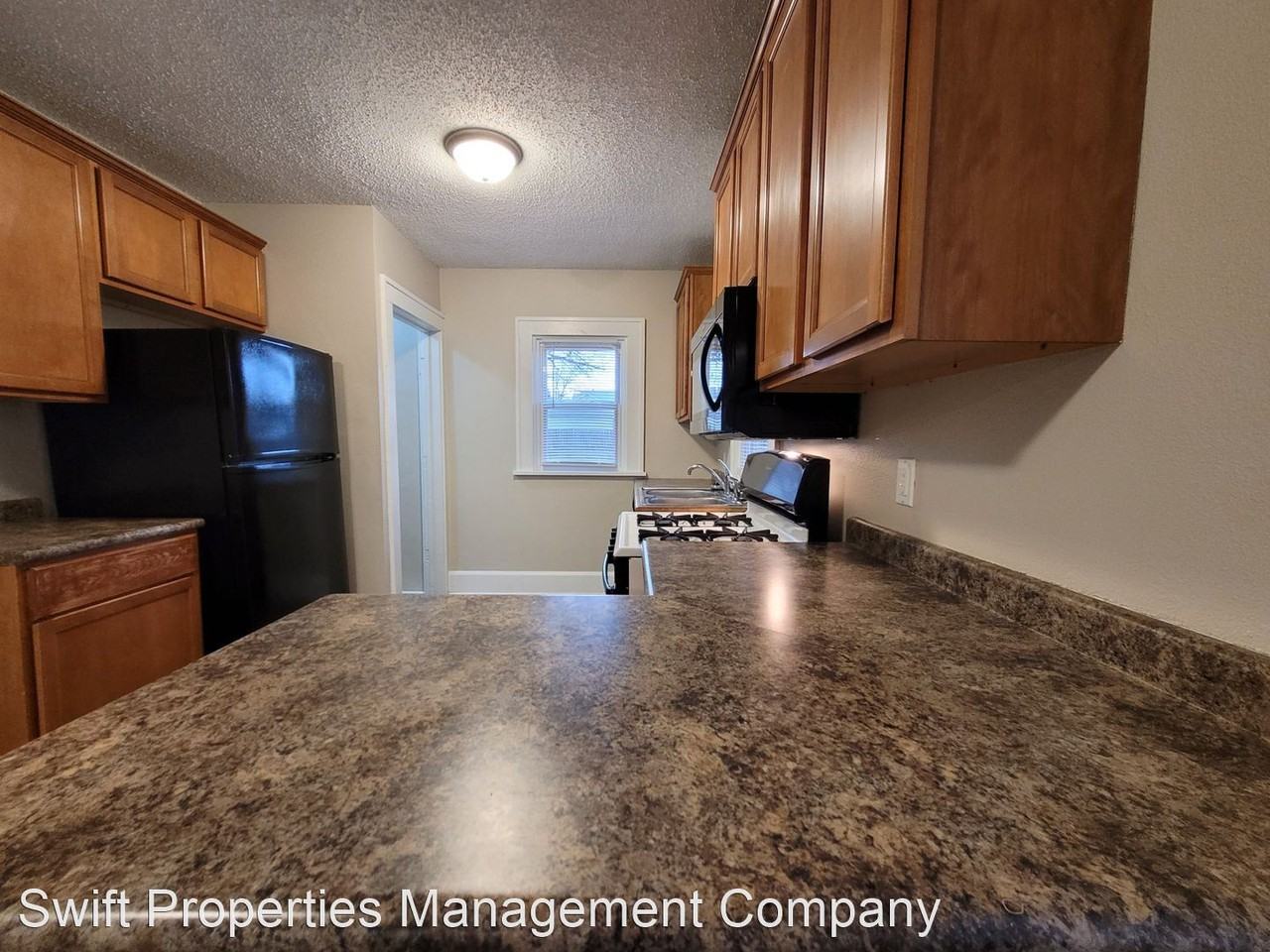 3021 E 9th St - Photo 3 of 27