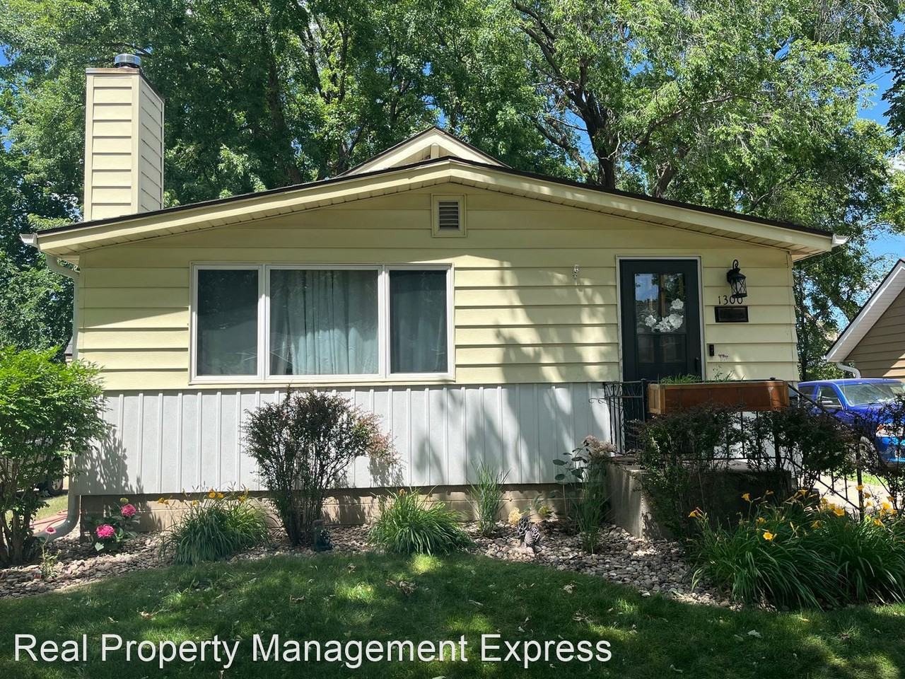 1300 W 13th St - Photo 2 of 34