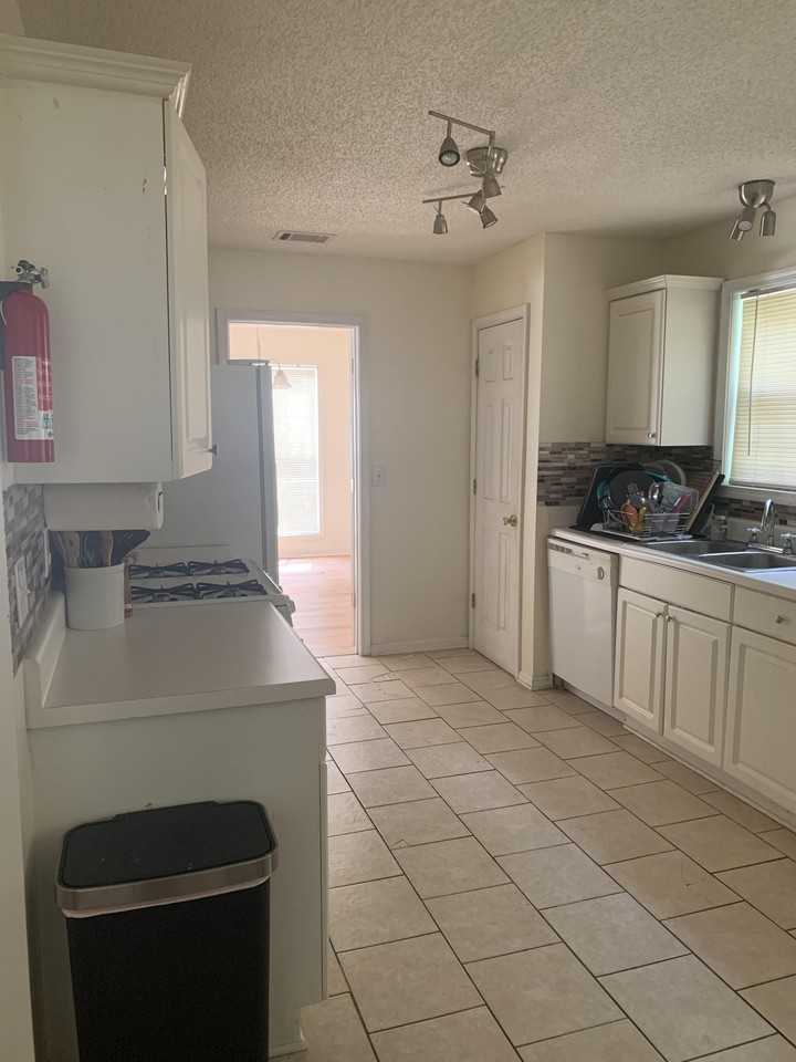 Poplar Ridge Dr - Photo 3 of 9