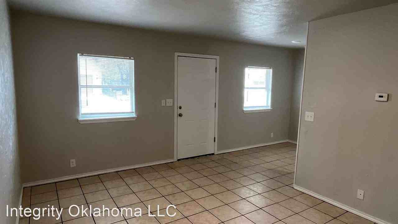 3018 S Lee Ave - Photo 3 of 20