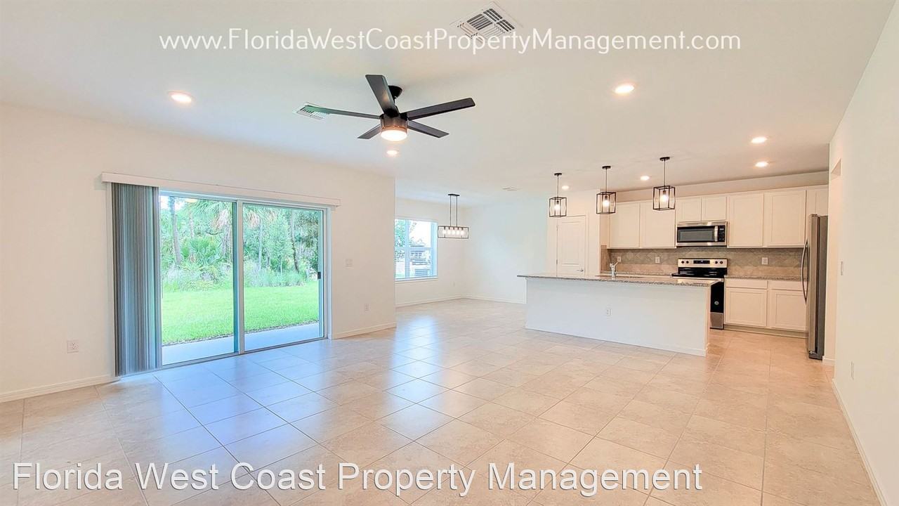 11867 Armada Way - Photo 3 of 41