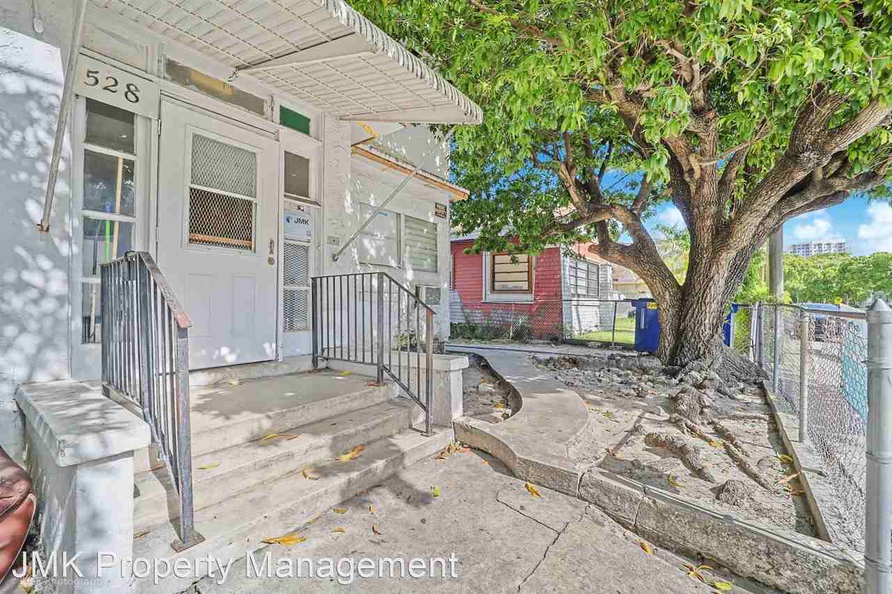 528 SW 5th Ave - Photo 2 of 2