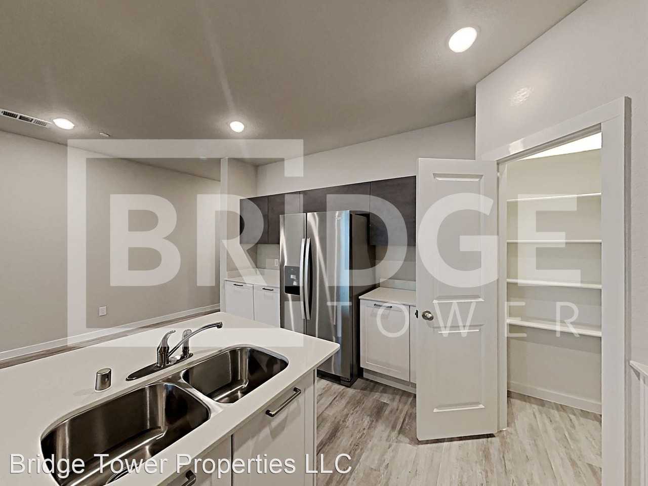 1325 Creekbank Dr - Photo 3 of 10