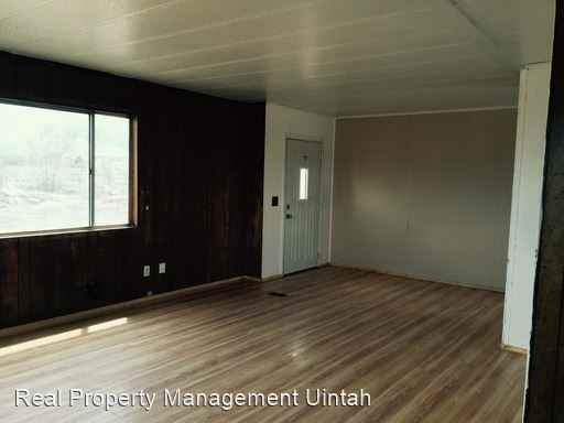 731 E 1000 N - Photo 2 of 16