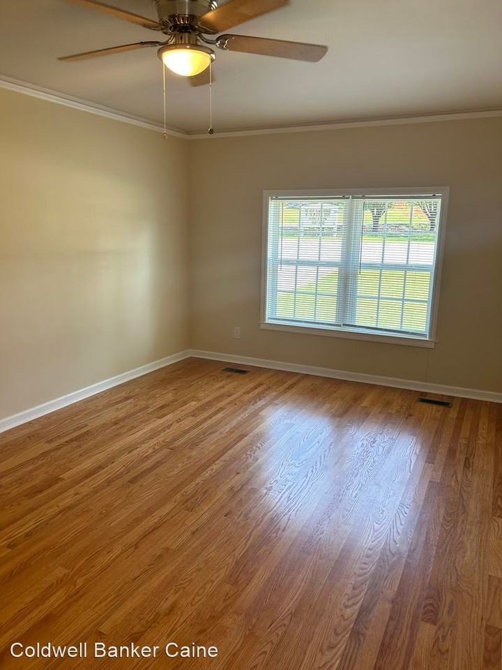 404 Prosperity Ave - Photo 3 of 17