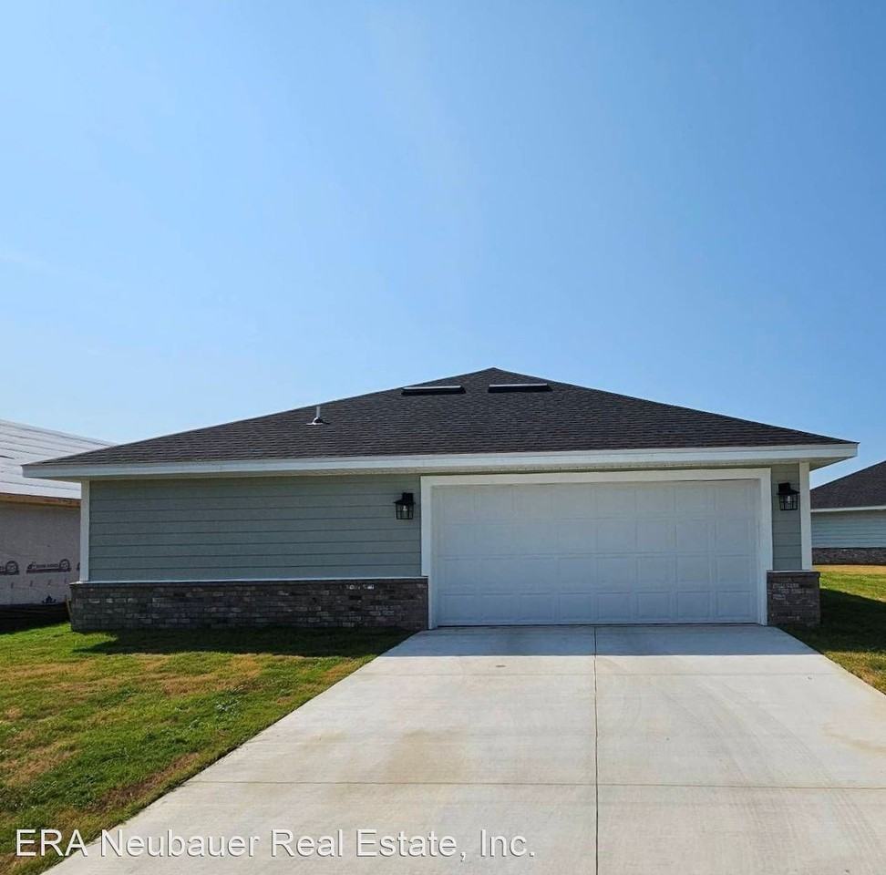 11406 Fowler St - Photo 2 of 19