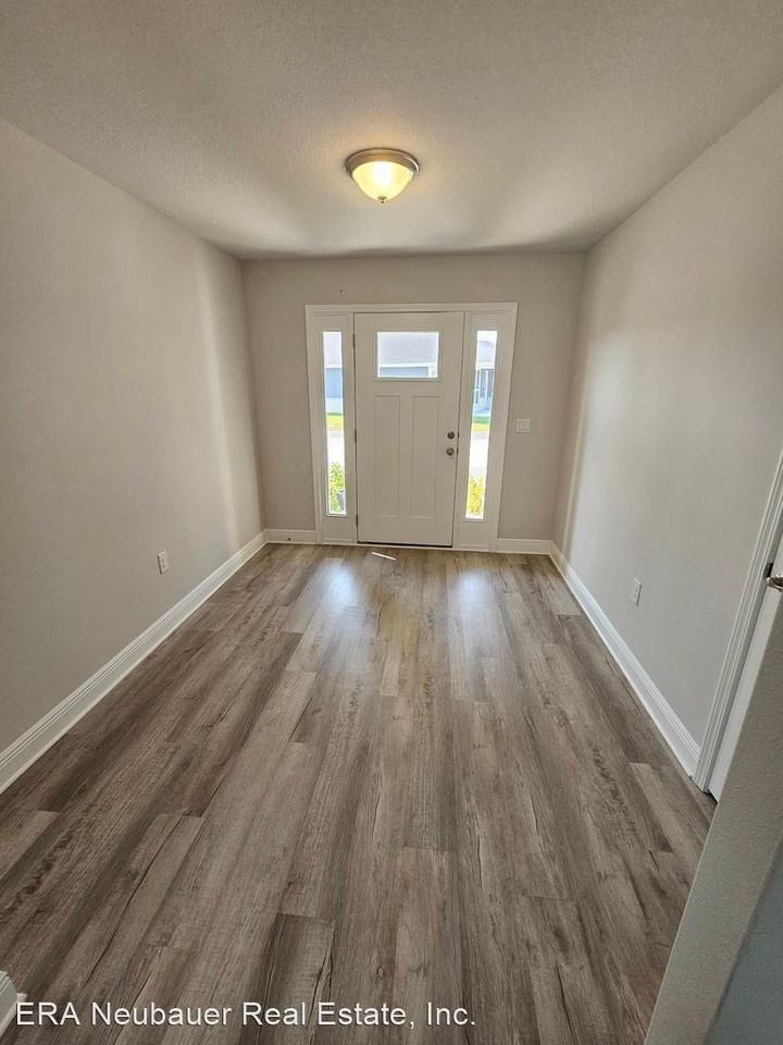 11406 Fowler St - Photo 3 of 19