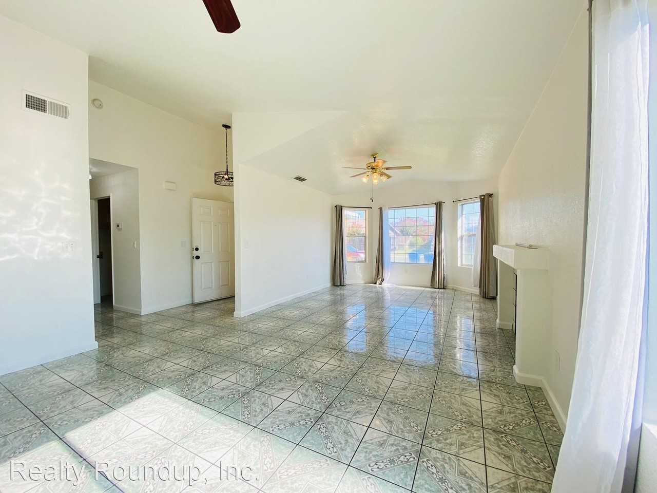 651 Victorian Park Dr - Photo 3 of 17