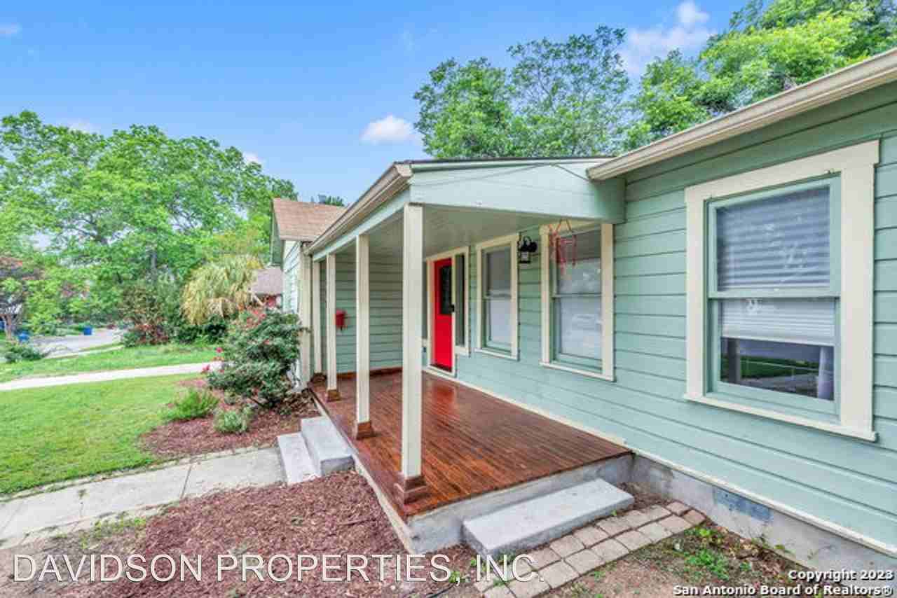 329 Queen Anne Ct - Photo 3 of 30