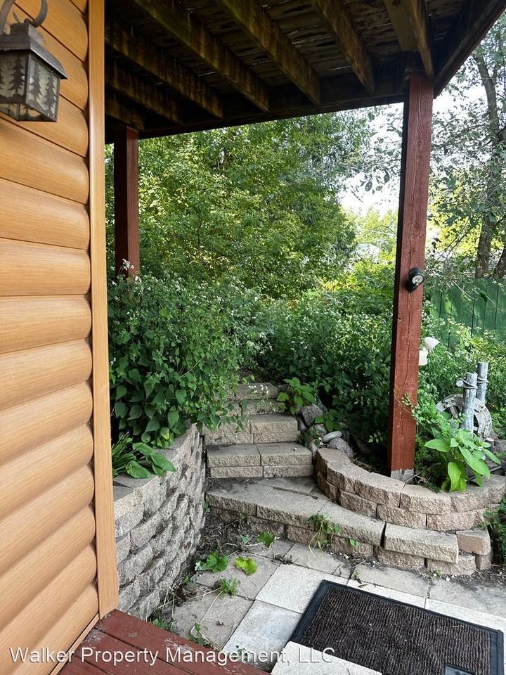 1815 Charles St - Photo 2 of 26