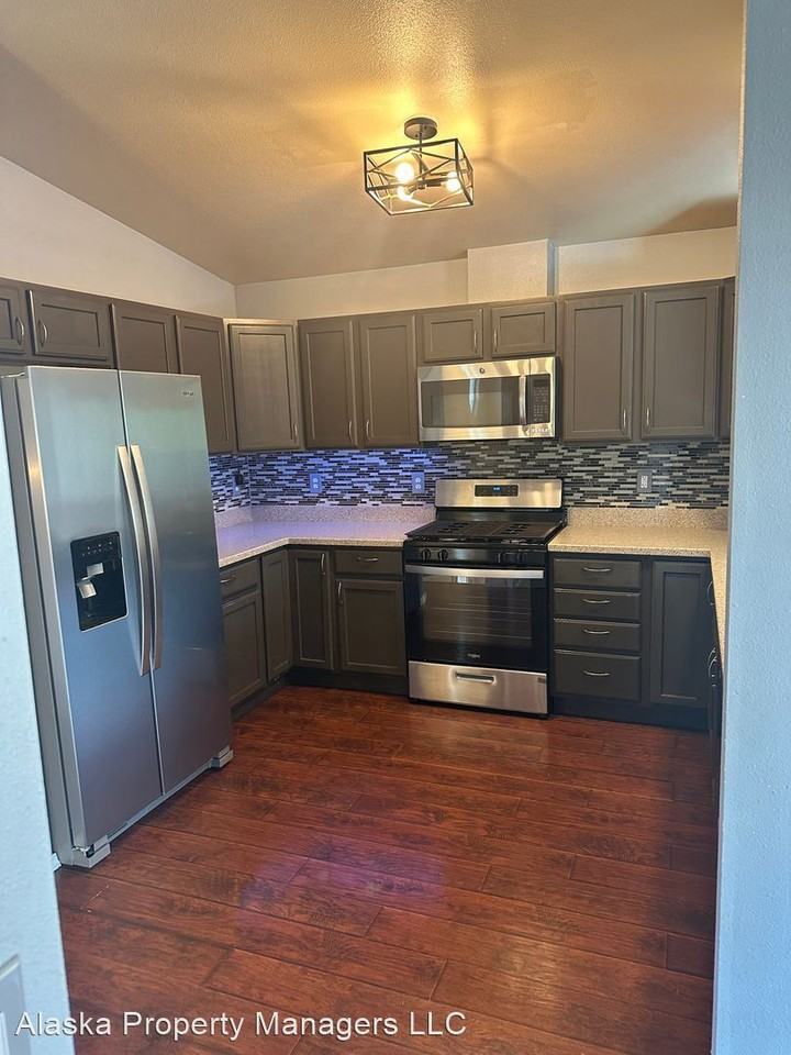 16243 Ursa Minor Cir - Photo 2 of 28