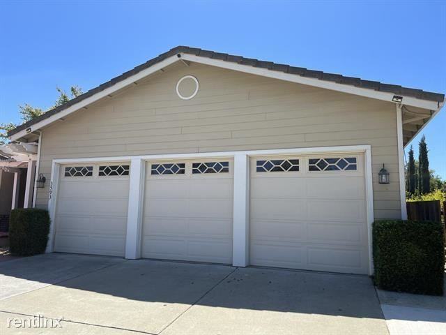 3593 Meadowlands Ln - Photo 2 of 50