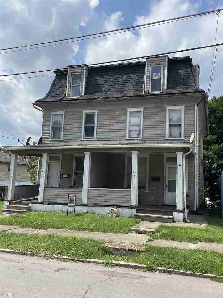 755 Lathrop St - Photo 2 of 21