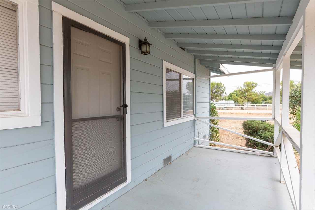 21651 Canyon Dr - Photo 2 of 13