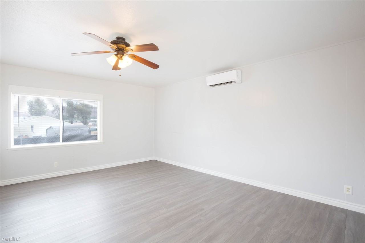 21651 Canyon Dr - Photo 3 of 13