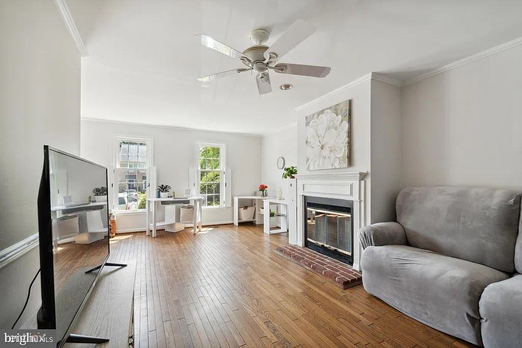 202 Tinker Dr - Photo 2 of 11