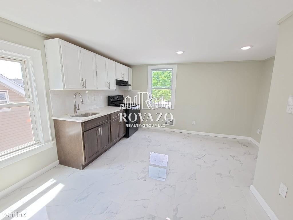 169 Goodwin Ave - Photo 2 of 5