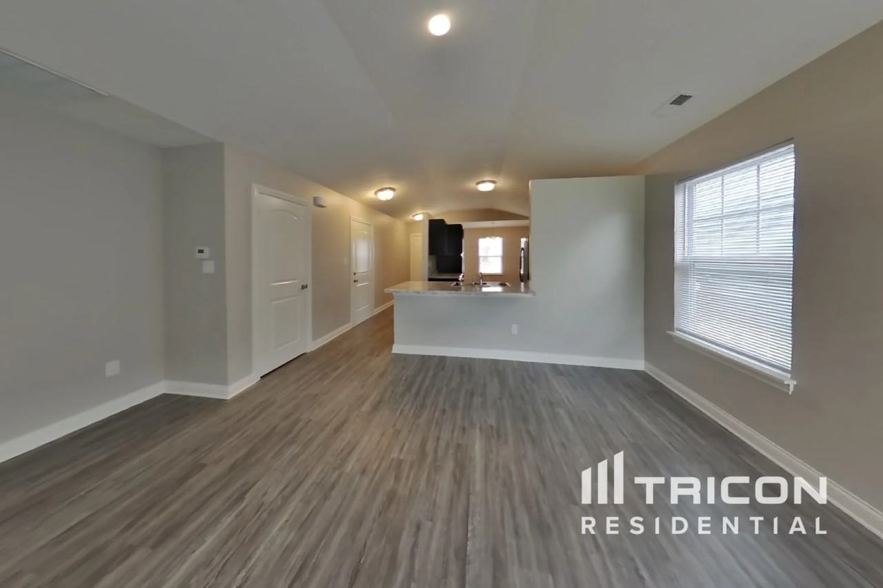 7817 Rose Ln - Photo 3 of 17