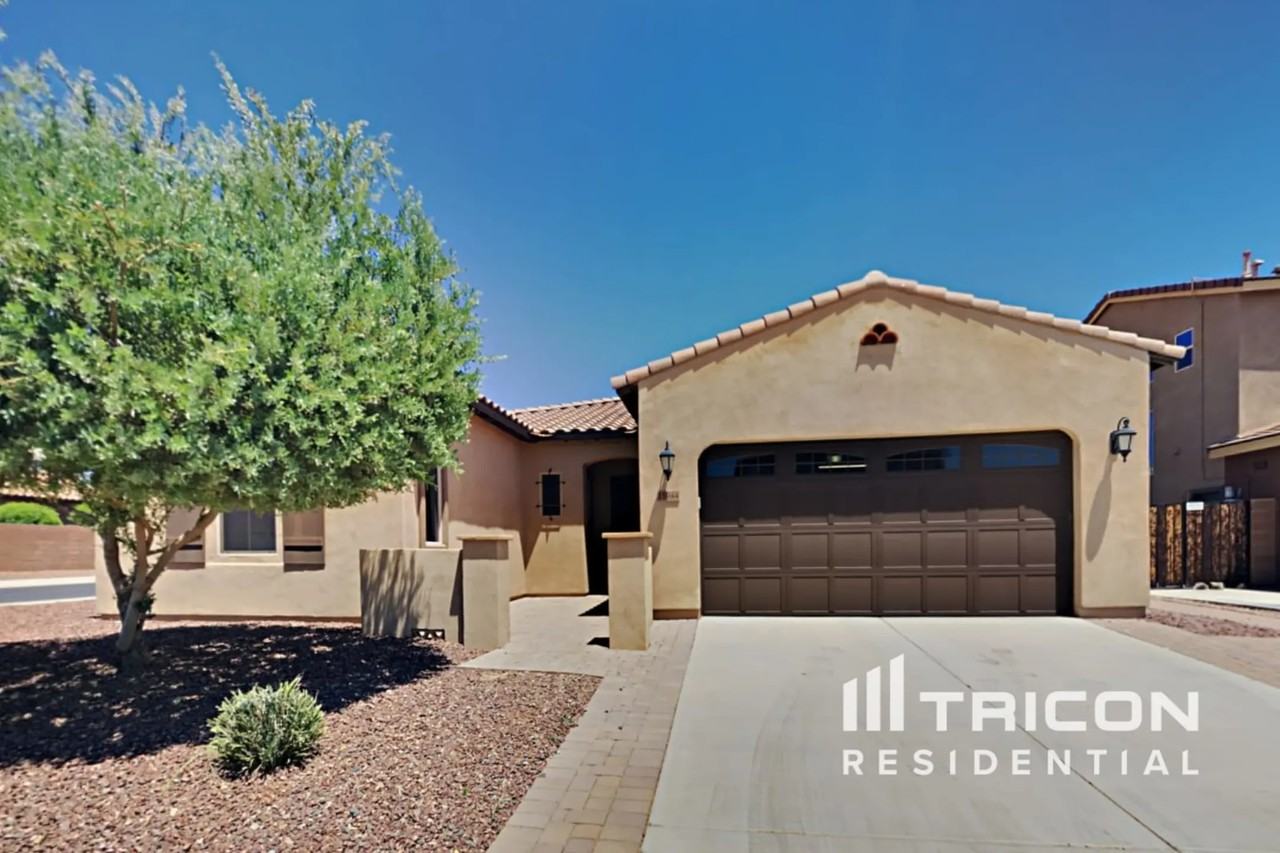 15944 W Cameron Dr - Photo 2 of 21