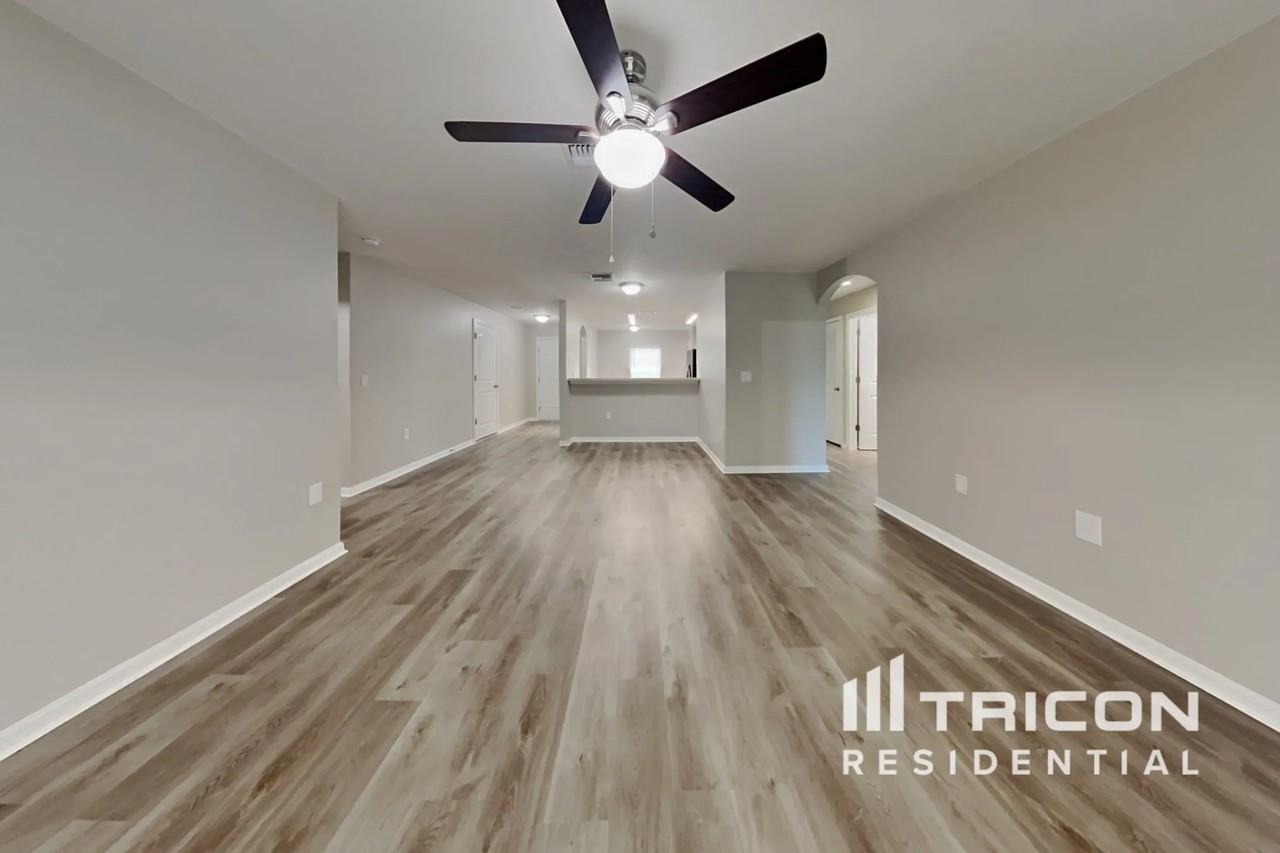 1721 Windward Oaks Dr - Photo 3 of 33