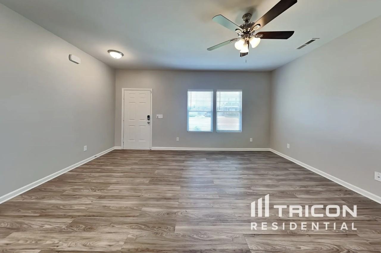 531 Comfort Way - Photo 3 of 18